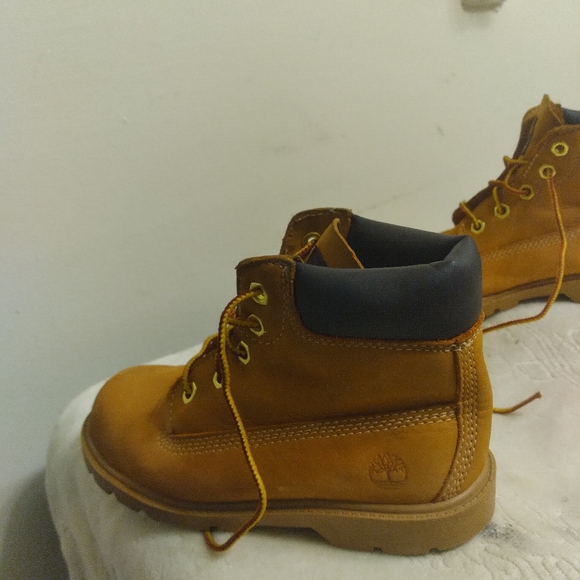KIDS Tan Lace-Up Timberland Boots Size 11, Measures 6 Inches Inside - Picture 6 of 16